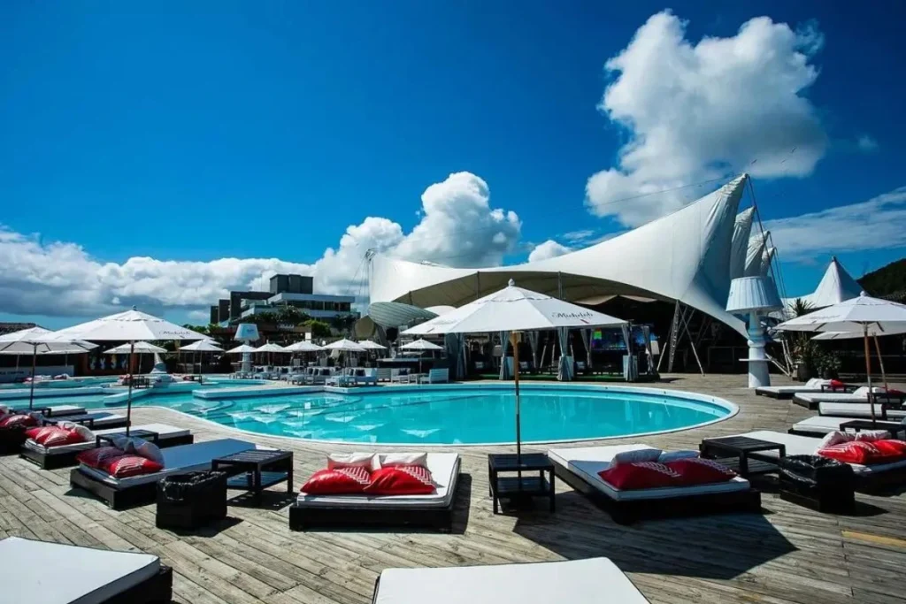 vista do P12 para o carnaval em jurerê