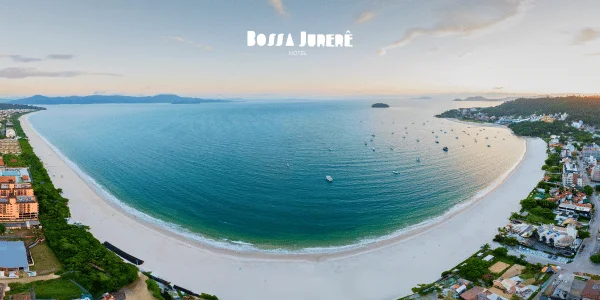 a nova praia de Jurerê após o alargamento da faixa de areia.