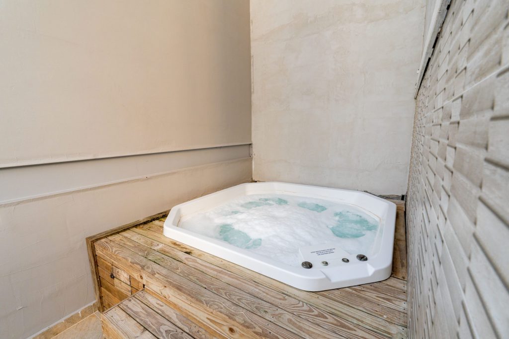 imagem da banheira de hidromassagem do Bossa Jurerê Hotel