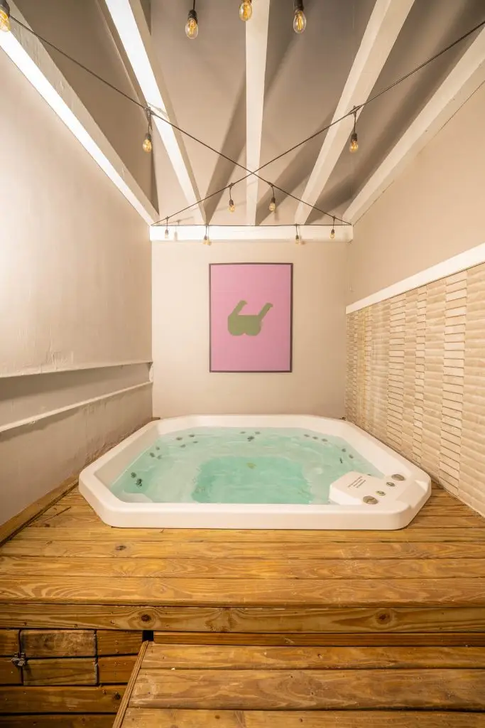 Imagem da área de hidromassagem do Bossa Jurerê Hotel