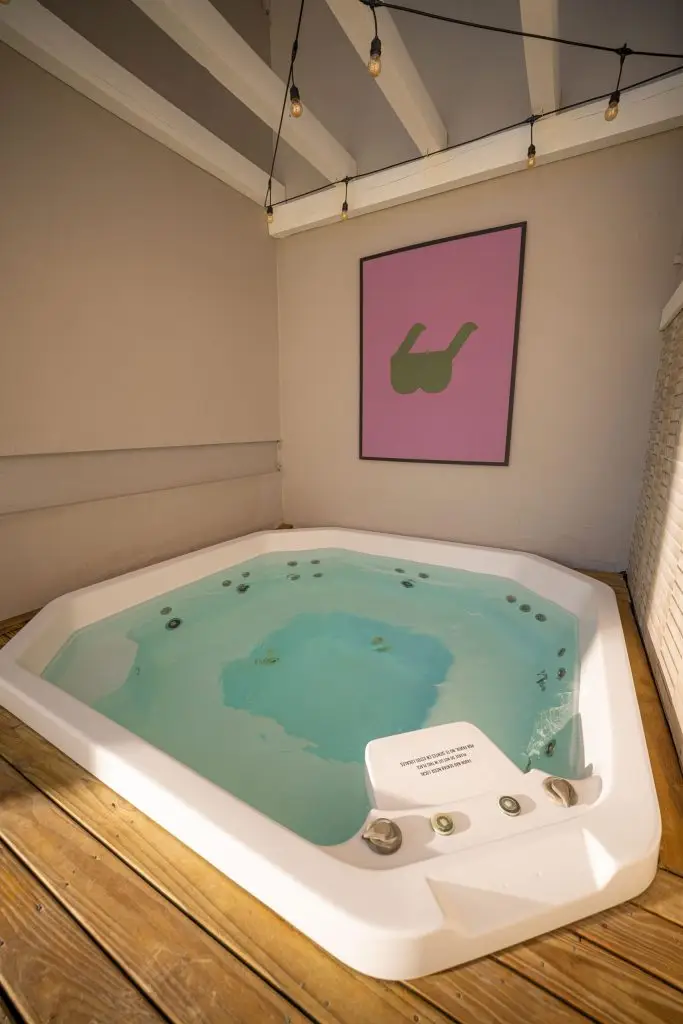 Imagem da hidromassagem da área da piscina do Bossa Jurerê Hotel